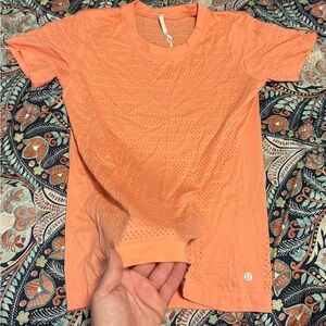 lululemon athletica Women's Orange Short Sleeve Tee
